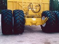 Jyrsinturpeen kokooja-aumausvaunu M-40V